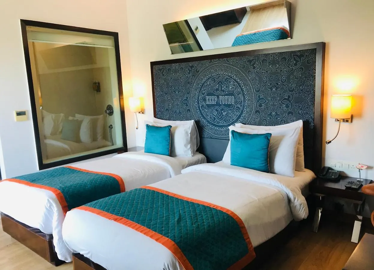 Golden Tulip City Centre Gurgaon 4*,