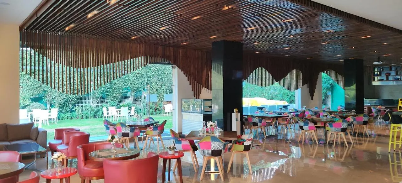 Golden Tulip City Centre Gurgaon 4*,