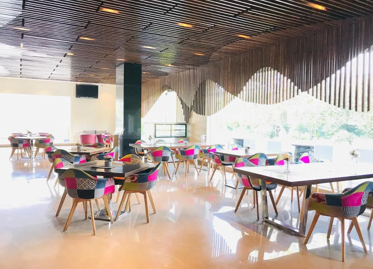 Hotel Golden Tulip City Centre Gurgaon
