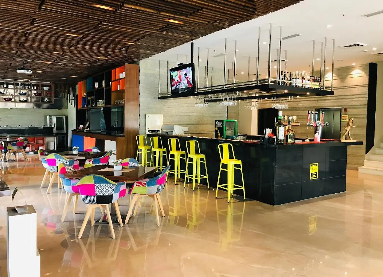 Golden Tulip City Centre Gurgaon 4*,