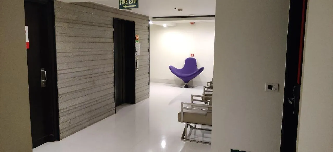 Golden Tulip City Centre Gurgaon 4*,