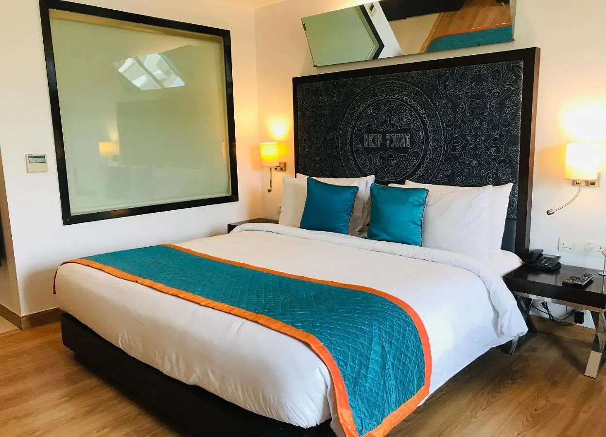 Hotel Golden Tulip City Centre Gurgaon
