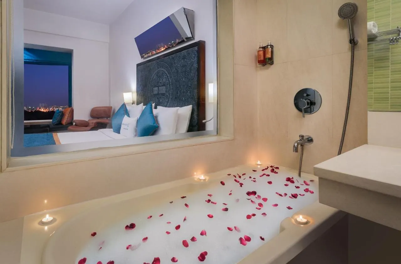 Golden Tulip City Centre Gurgaon 4*,